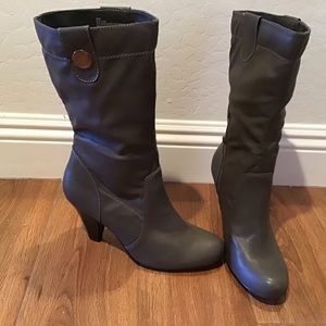 NWOT GREY MID CALF BOOTS.